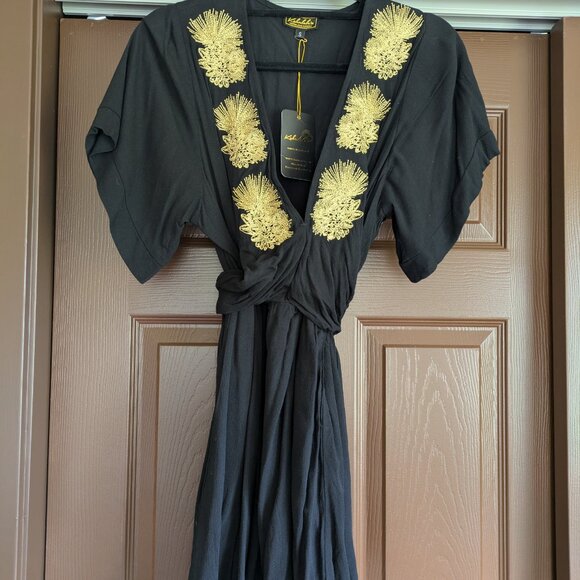 Kahulaleʻa Dress Hele, Embroidered Gold Lehua - Picture 1 of 6